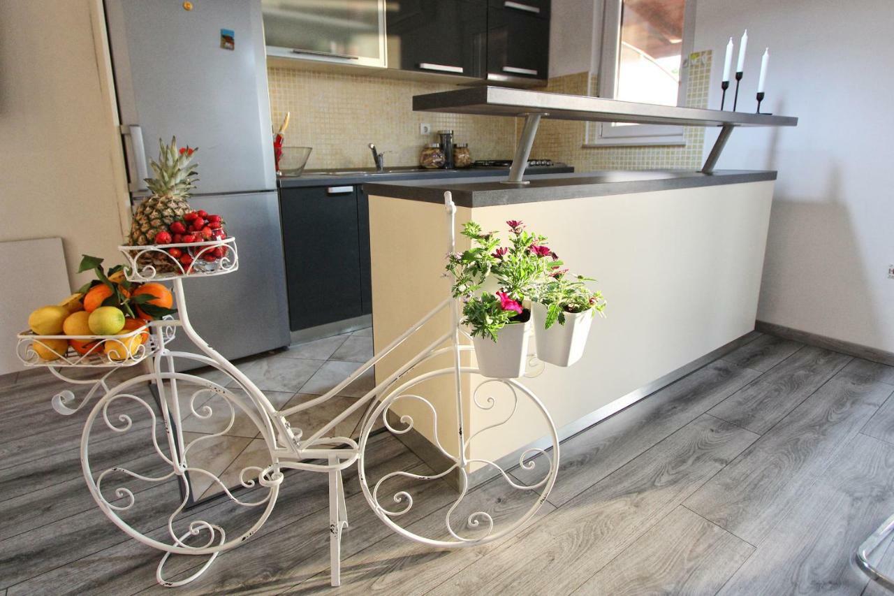 Apartment Podstrana Kültér fotó